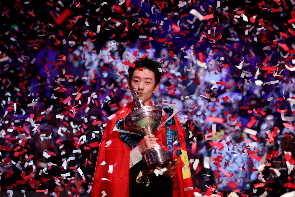 文班亚马统治攻防砍下26分14篮板马刺三人20加狂胜热火迎来六连胜